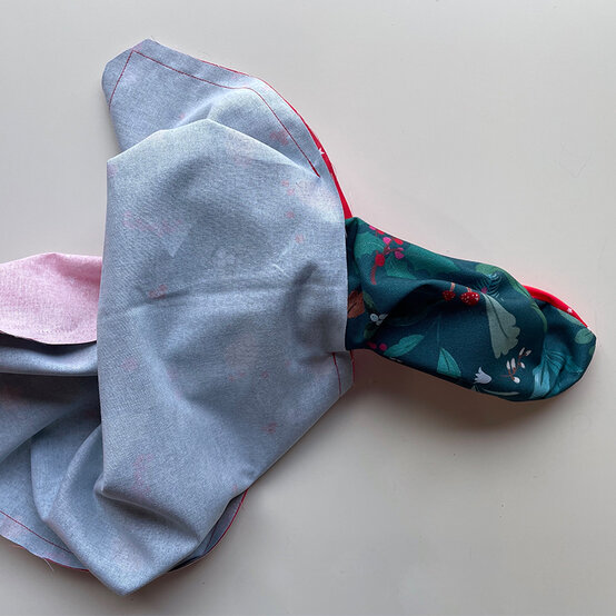 how-to-sew-a-table-runner_step6.jpg?sw=554&q=85