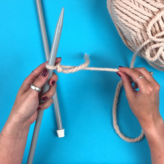 600x600_Cast-On_Step1.jpg?sw=554&q=85