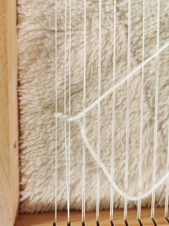 christmassceneweaving_step-4_1.jpg?sw=554&q=85