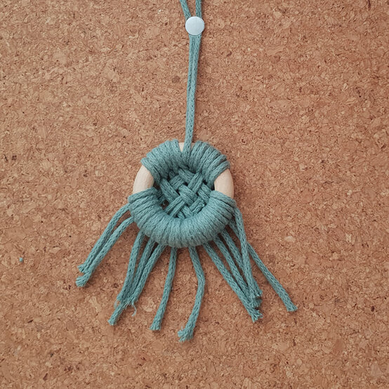 idea%5Fmacrame%2Dchristmas%2Dcrackers%2Dblue%5Fstep5.jpg?sw=554&q=85