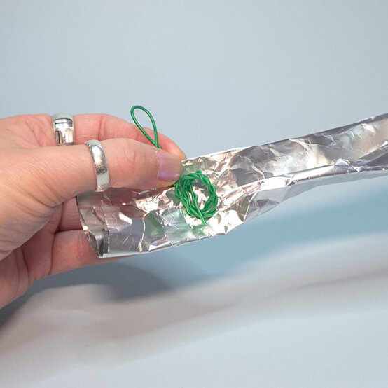 idea%5Fnovelty%2Dchristmas%2Ddecorations%2Dfrog%5Fstep%2D55.jpg?sw=554&q=85