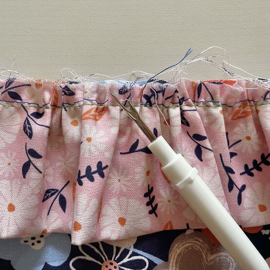 ideas_how-to-sew-a-ruffle-cushion_step-6c.jpg?sw=554&q=85