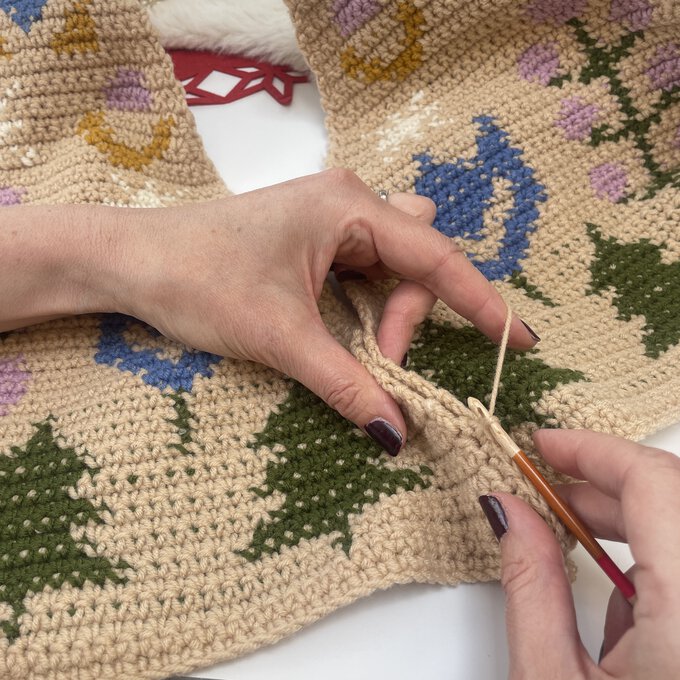 How-to-Crochet-a-Tree-Skirt_Construction%20Photo%201.jpg?sw=680&q=85