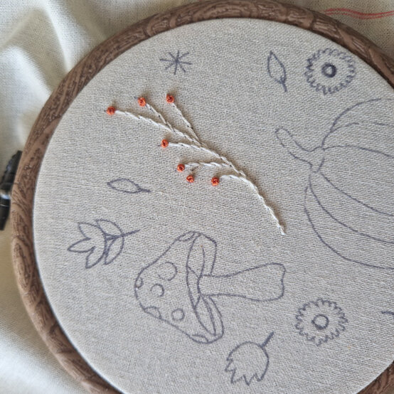 idea%5Fautumn%2Dembroidery%2Dprojects%2Dto%2Dtry%2Dnapkin%5Fstep%2D31.jpg?sw=554&q=85