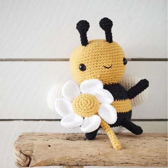 amigurumi%2Dbee.jpg?sw=554&q=85
