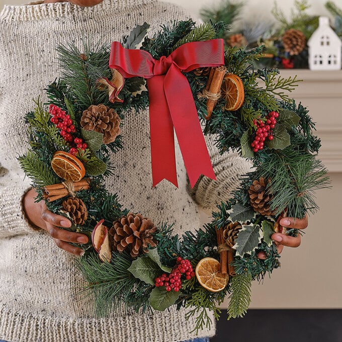 idea_christmas-wreath-ideas_traditional.jpg?sw=680&q=85