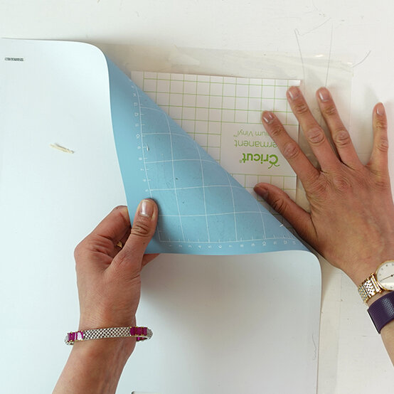 Cricut_How-to-Make-a-Ramadan-Fast-Timings-Calendar_step4a.jpg?sw=554&q=85