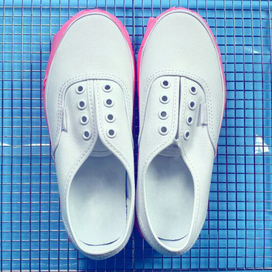 tie-dye-shoes-step-2.jpg?sw=554&q=85