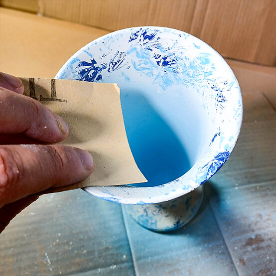 Montana%20Spray%20Paint%20Vase_Step9c.jpg?sw=554&q=85