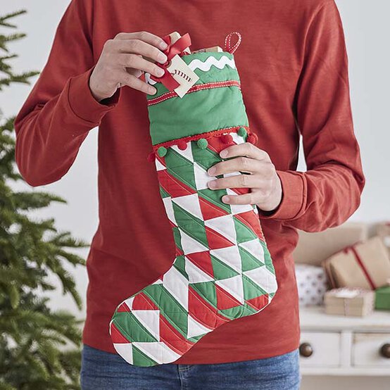 how%2Dto%2Dquilt%2Da%2Dchristmas%2Dstocking.jpg?sw=554&q=85