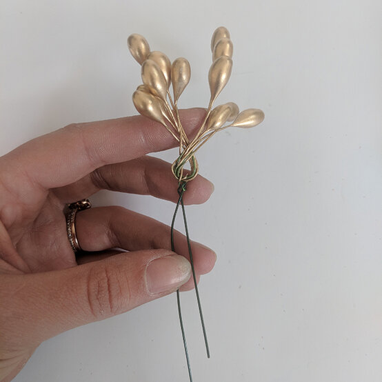 traditional-red-artificial-wreath-11.jpg?sw=554&q=85