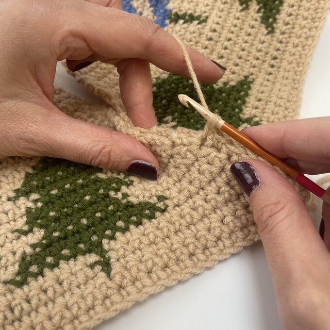 How-to-Crochet-a-Tree-Skirt_Construction%20Photo%204.jpg?sw=680&q=85