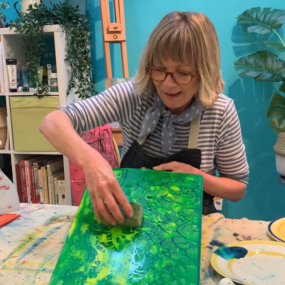 drip-effects-with-acrylic-paint_step3_2.jpg?sw=554&q=85