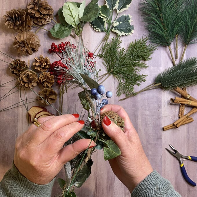how-to-make-a-rustic-christmas-garland_step-3a.jpg?sw=680&q=85