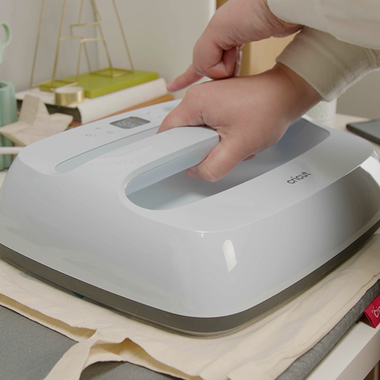 idea_get-started-in-cricut-joy_easypress.png?sw=554&q=85