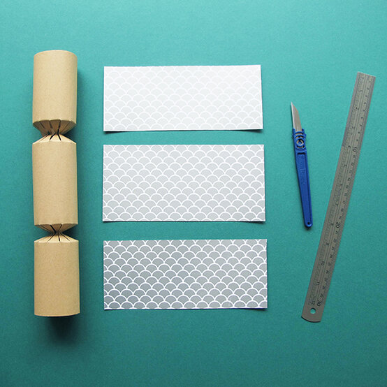 table-dec-cracker-2-b.jpg?sw=554&q=85