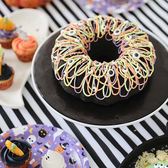 ideas%5Fhow%2Dto%2Ddecorate%2Da%2Dhalloween%2Dbundt%2Dcake%5Fstep%2D8.jpg?sw=554&q=85