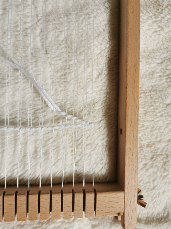 christmassceneweaving_step-4_2.jpg?sw=554&q=85