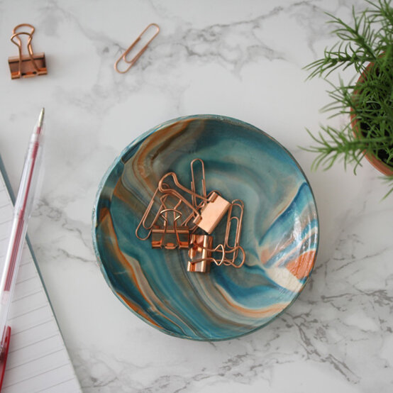 fimo-marbled-trinket-dish-square.jpg?sw=554&q=85