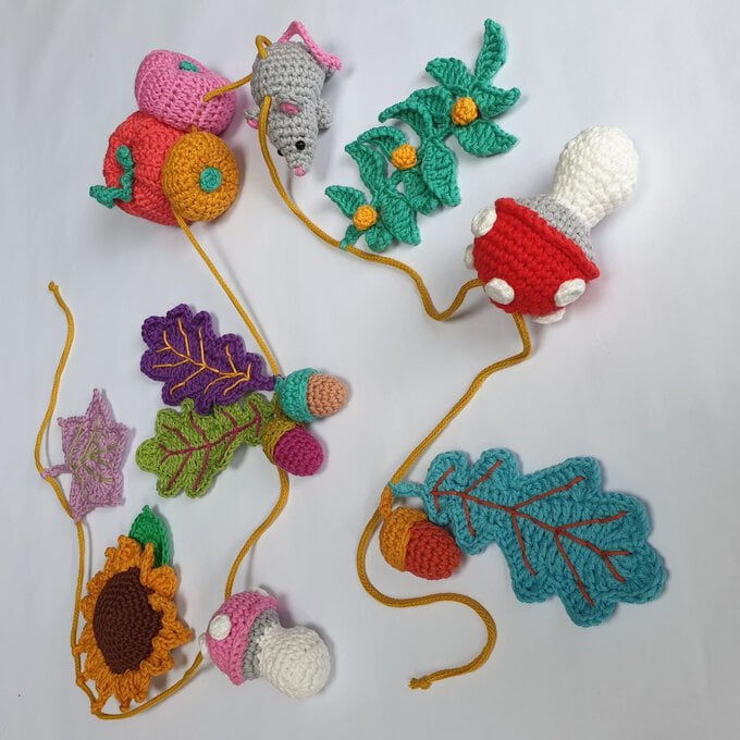 how-to-crochet-an-autumn-garland-10.jpg?sw=680&q=85