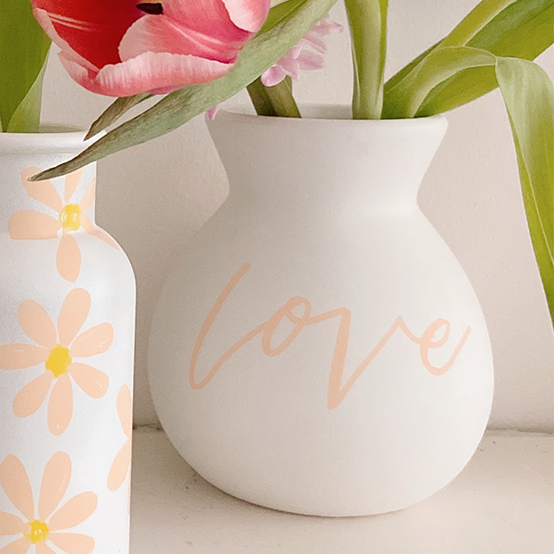 idea%5Fways%2Dto%2Ddecorate%2Da%2Dvase%5Fcalligraphy.png?sw=554&q=85