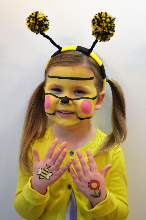 bee_face_painting_tutorial_.jpg?sw=554&q=85