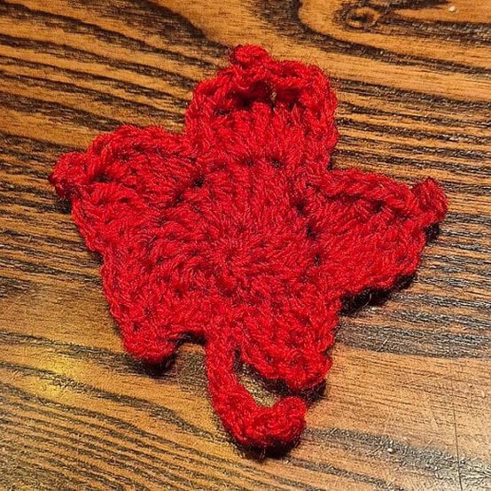 ideas%5Fhow%2Dto%2Dcrochet%2Dan%2Dautumn%2Ddoor%2Dcurtain%5Fmaple%2Dleaf%5Fstep%2D2.jpg?sw=554&q=85