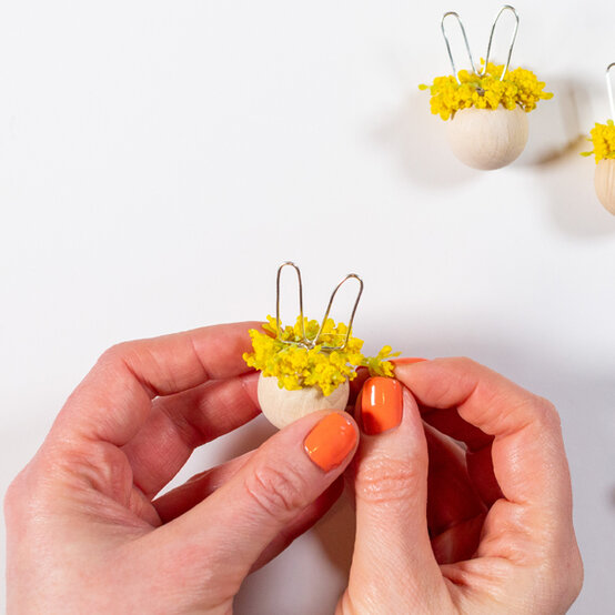 idea_sustainable-easter-projects-bunnies_step3.jpg?sw=554&q=85