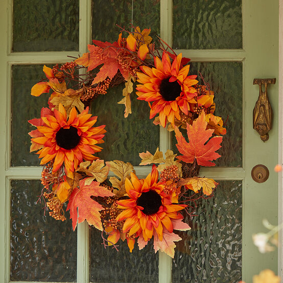Autumn%20Craft%20Ideas_Sunflower%20Wreath.jpg?sw=554&q=85