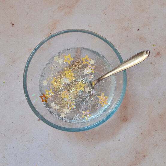 new-years-eve-kids-crafts29.jpg?sw=554&q=85