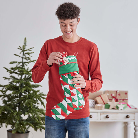idea_stocking-ideas-to-make-this-christmas_quilt.jpg?sw=554&q=85