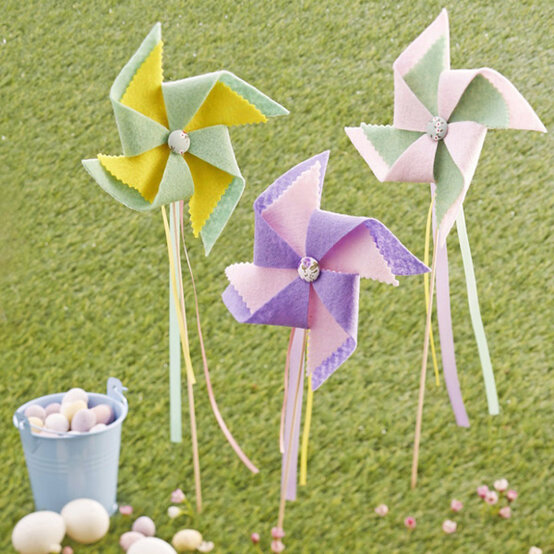 easter%2Degg%2Dhunt%2Dclues%2Dpinwheels.jpg?sw=554&q=85