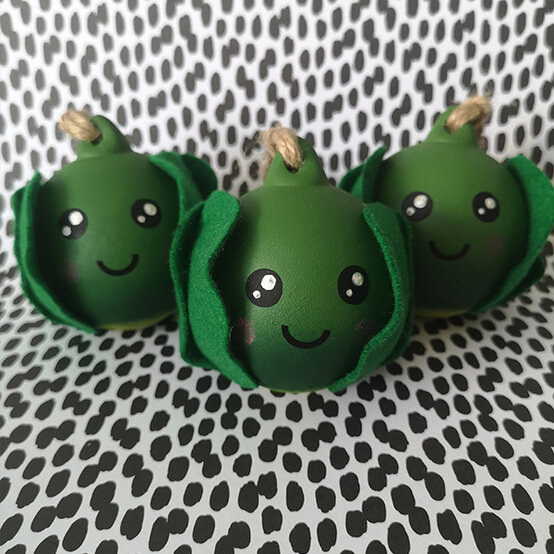 artisan-becky-wallace-sprout-bauble.jpg?sw=554&q=85