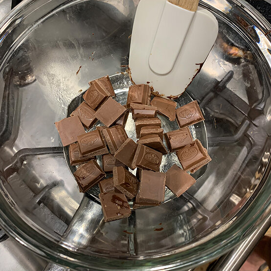 how-to-make-chocolate-apples_step1.jpg?sw=554&q=85