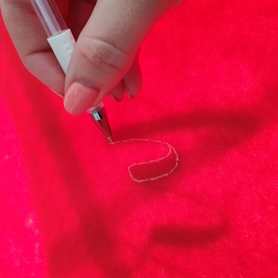 Idea_how-to-make-a-personalised-tree-skirt_step1b.jpg?sw=554&q=85