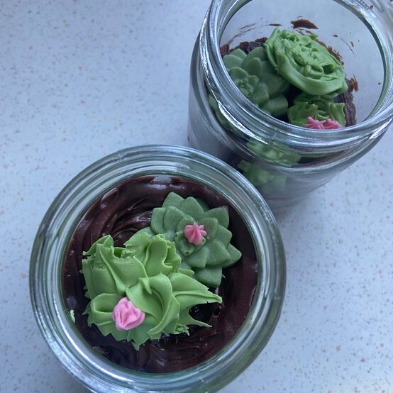 Idea_how-to-make-terrarium-cake-jars_step8b.jpg?sw=554&q=85