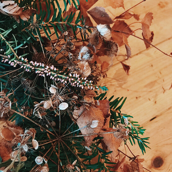 fresh-foraged-autumnal-wreath-5.jpg?sw=554&q=85
