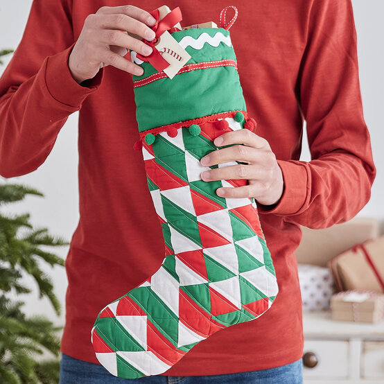 ideas_how-to-quilt-a-christmas-stocking-step-14.jpg?sw=554&q=85