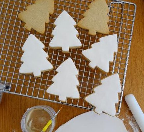 watercolour-tree-biscuits-step-5.jpg?sw=554&q=85