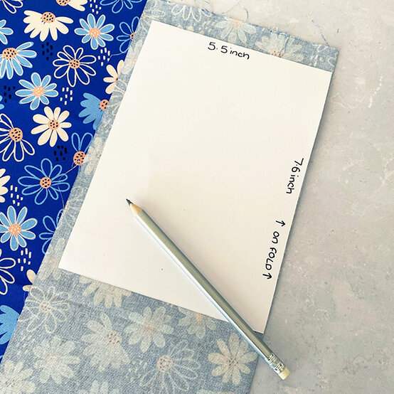 how-to-sew-a-quilted-makeup-bag_step1b.jpg?sw=554&q=85