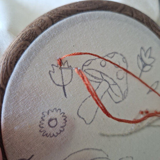 idea%5Fautumn%2Dembroidery%2Dprojects%2Dto%2Dtry%2Dnapkin%5Fstep%2D28.jpg?sw=554&q=85