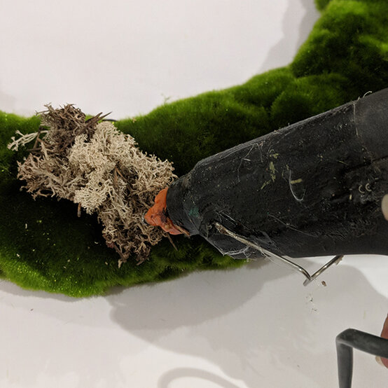 moss-spring-easter-wreath-2.jpg?sw=554&q=85