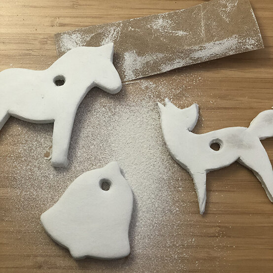 600x600_clay_christmas_decorations_6.jpg?sw=554&q=85