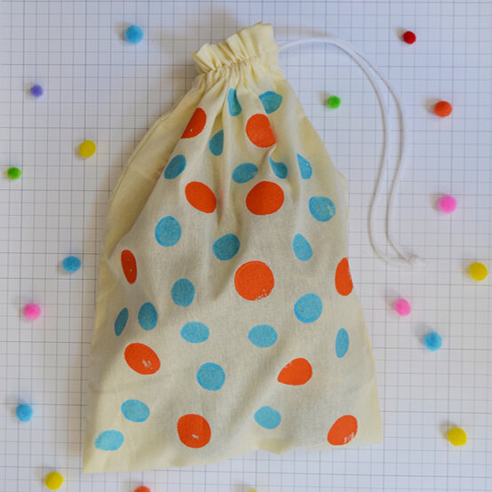 back-to-school-drawstring-bag-5.jpg?sw=554&q=85