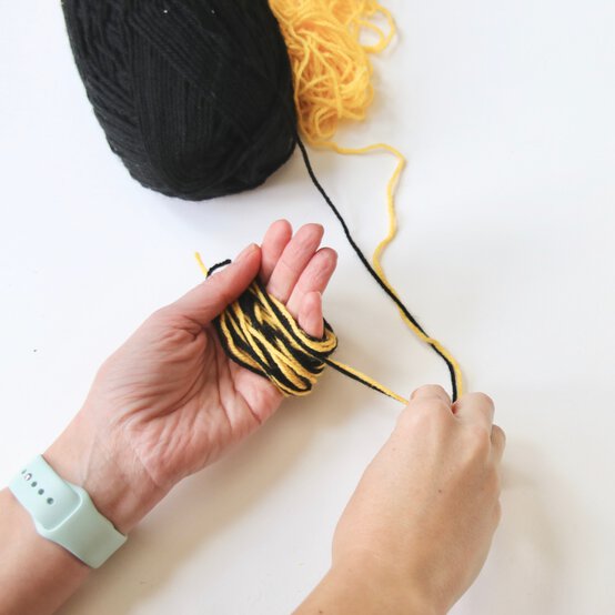 how_to_make_animals_headdresses_bee_step1-square.jpg?sw=554&q=85