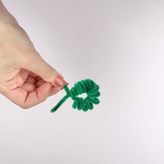 ideas%5Fpipe%2Dcleaner%2Dchristmas%2Dcrafts%5Fwreath%5Fstep%2D6.jpg?sw=554&q=85