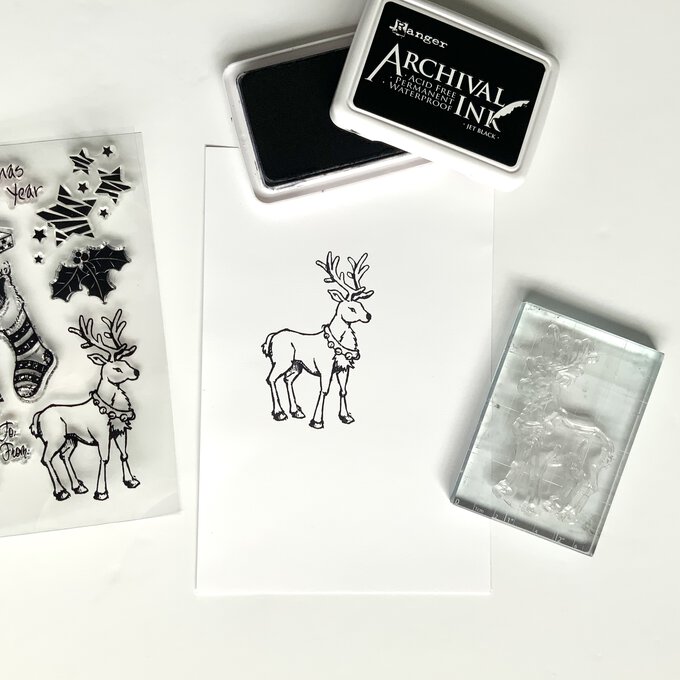 stamped-reindeer-card_step1.jpg?sw=680&q=85