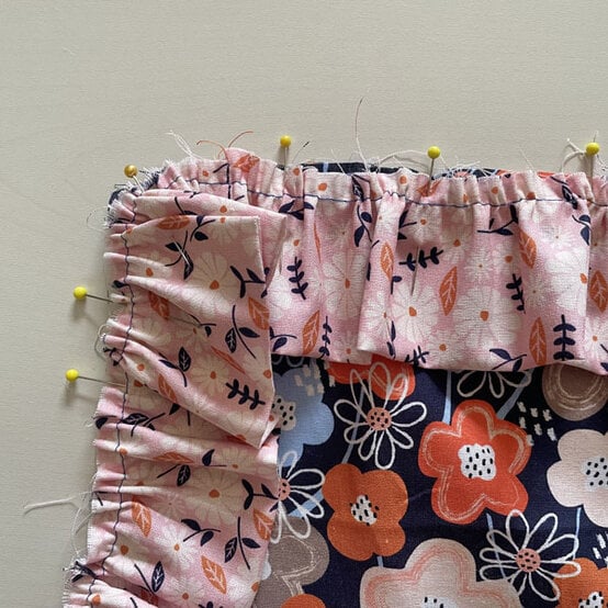 ideas_how-to-sew-a-ruffle-cushion_step-6a.jpg?sw=554&q=85