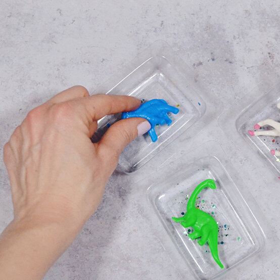 trapped_toy_soaps_step_1c.jpg?sw=554&q=85