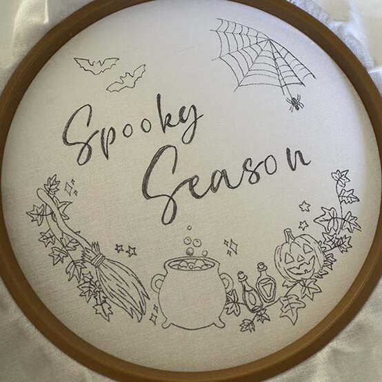 ideas%5Fhalloween%2Dembroidery%2Dhoop%5Fset%2Dup%2D4.jpg?sw=554&q=85